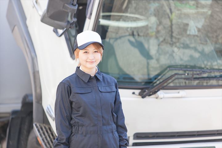 《姫路市》週払いOK・4ｔ車でのスーパーなどへチルド食品の配送ドライバー！（高時給・日勤帯）