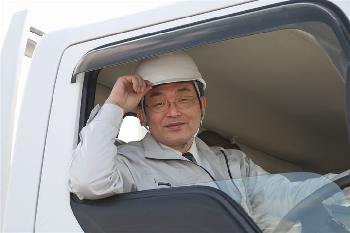 《伊勢崎市》週払いOK・4ｔ車での営業所への3温帯商品の配送ドライバー！（Web面接OK・高時給）