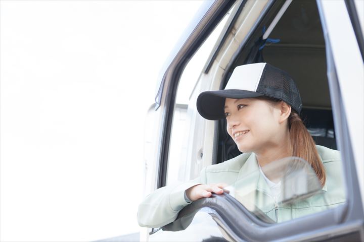 《北区》週払いOK・1.5ｔ幌車での現場などへの電気機器の配送ドライバー！（Web面接OK・土日祝休み）