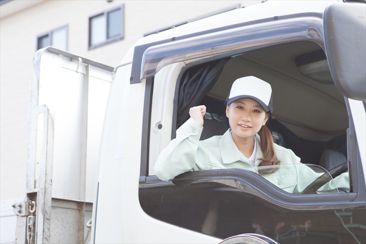 《久喜市》週払いOK・大型車での鉄スクラップなどの回収ドライバー！（Web面接OK・超高時給）