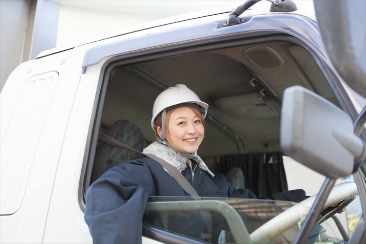 《豊田市》週払いOK・大型ウイング車での自動車部品のセンター間配送ドライバー！（高時給・日勤帯）