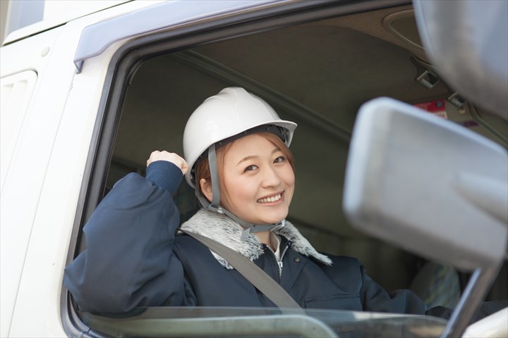 《新座市》週払いOK・大型車での工場から古紙等の回収ドライバー！（Web面接OK・週休2日）