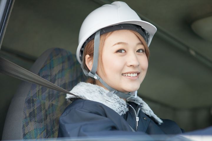 《伊勢崎市》週払いOK・大型車でのトラックなどの回送ドライバー！（Web面接OK・土日祝休み）