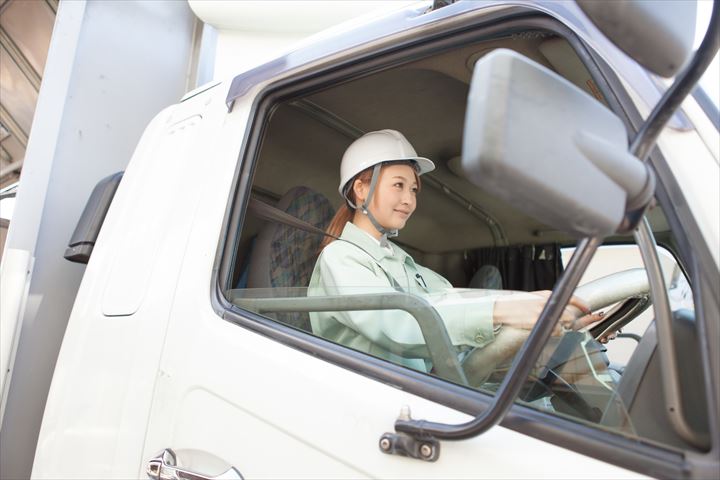 《西尾市》週払いOK・大型ウイング車での自動車部品のセンター間配送ドライバー！（Web面接OK・土日祝休み）