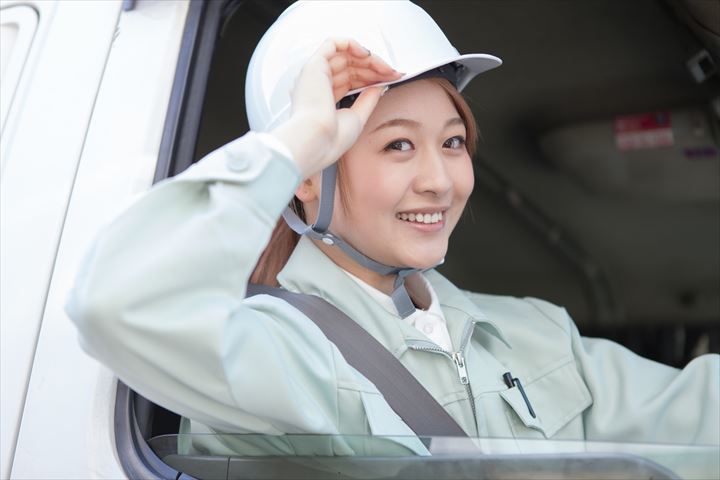 《名古屋市西区》週払いOK・2ｔ～4ｔ平車での建築現場からの廃材回収ドライバー！（高収入・土日祝休み）