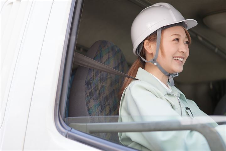 《みよし市》週払いOK・大型車でのリーズ機材などの運搬、回収ドライバー！（週休2日・日勤帯）
