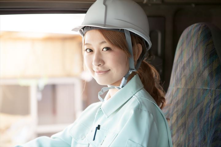 《豊田市》週払いOK・大型車での自動車部品のセンター間配送ドライバー！（Web面接OK・超高時給）