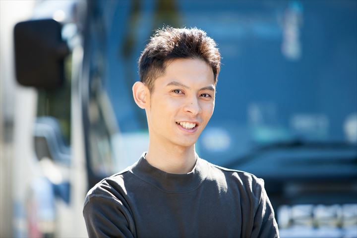 《丸亀市》週払いOK・4ｔ車での企業への一般貨物の集配ドライバー！（Web面接OK・土日祝休み）