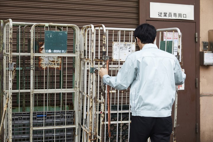 《大阪市大正区》週払いOK・4ｔ車での常温食品の店舗配送ドライバー！（Web面接OK・ルート配送）