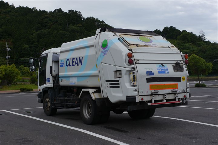 《墨田区》週払いOK・4ｔ車での企業への古紙全般の回収ドライバー！（高時給・時間外勤務ほぼ無し）