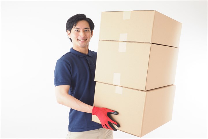 《富田林市》週払いOK・2ｔ車でのクリーニング商品の集配ドライバー！（期間限定2021年6月末迄・シニア活躍中）