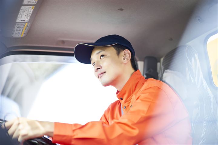 《長野市》週払いOK・2ｔ車での3温帯食品の配送ドライバー！（Web面接OK・高時給）
