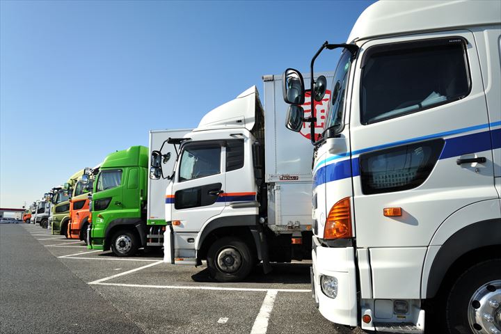 《邑楽郡板倉町》週払いOK・4ｔ車での市場や問屋へのカット野菜などの配送ドライバー！（Web面接OK・高時給）