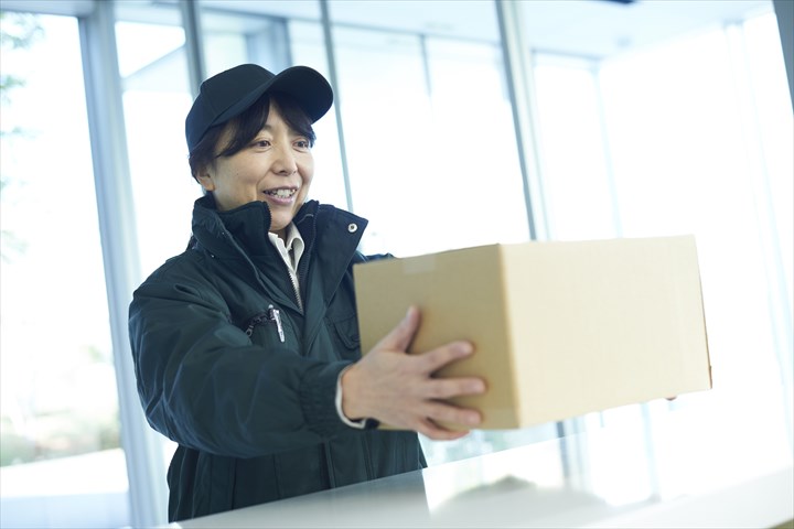 《川崎市高津区》週払いOK・ハイエースでの法人などへのコピー用紙の配送ドライバー！（Web面接OK・高時給）