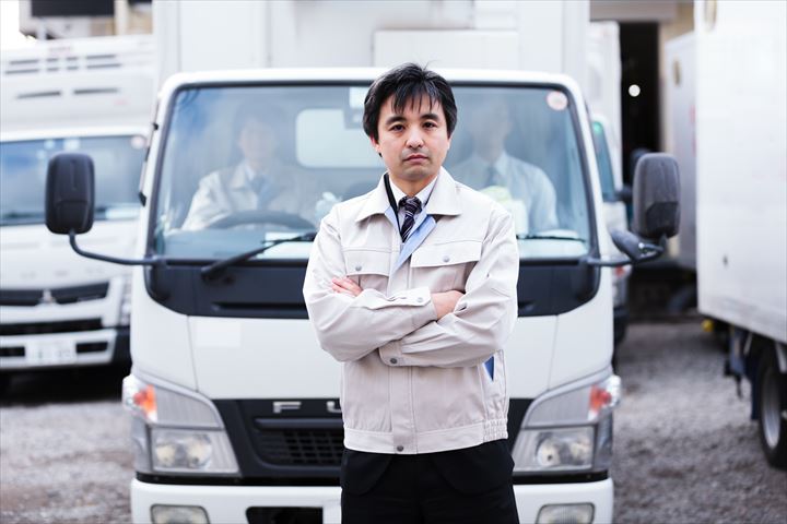 《江東区》週払いOK・1.5ｔ～2ｔ車での食品の店舗配送ドライバー！（Web面接OK・高時給）