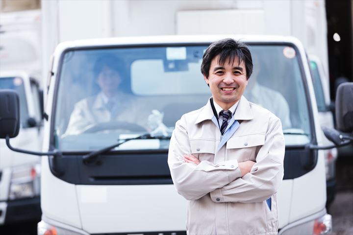 《中野区》週払いOK・2ｔ～4ｔ車での飲食店等からの廃棄物収集ドライバー！（Web面接OK・高時給）