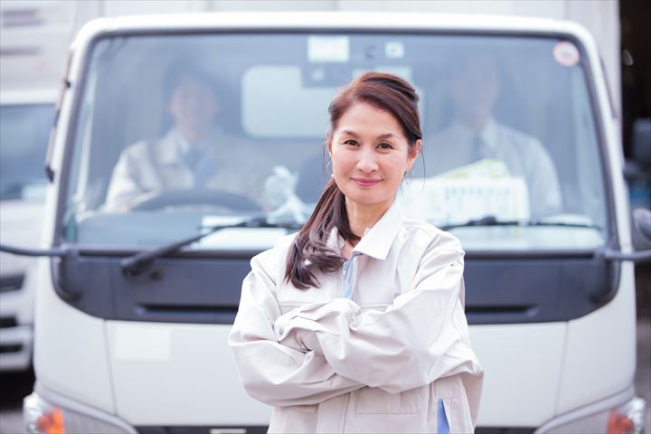 《泉大津市》週払いOK・3ｔ車での飲料の店舗配送ドライバー！（AT車・日勤）