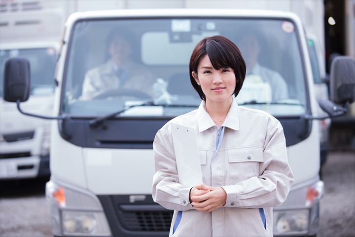 《京都市伏見区》週払いOK・3ｔ車でのコンビニ向け冷凍商品のセンター間集荷ドライバー！（高時給・週1日勤務）