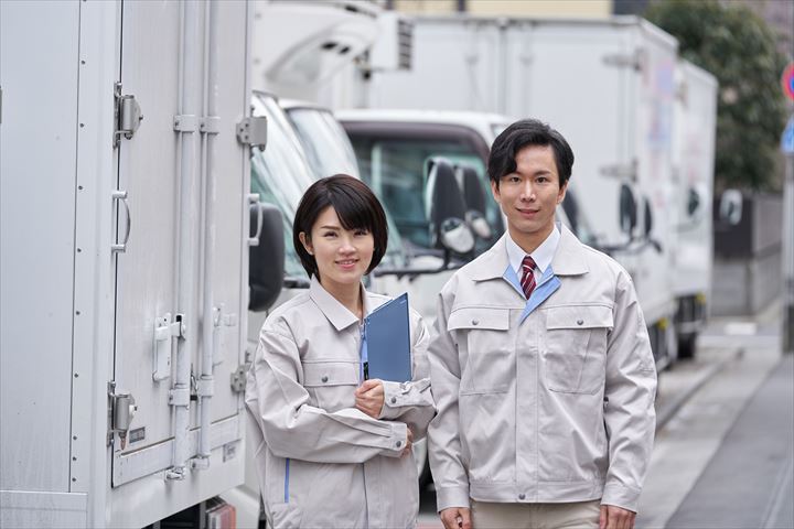 《比企郡川島町》週払いOK・4ｔ車でのスーパーや工場への青果品の配送ドライバー！（Web面接OK・高収入）