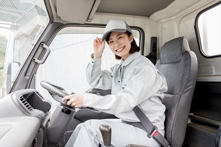 《千葉市中央区》週払いOK・3ｔ車での書籍のセンター間配送ドライバー！（Web面接OK・土日祝休み）