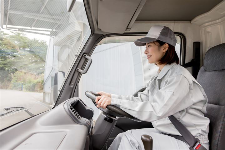《足立区》週払いOK・2ｔ車での企業向け一般貨物の集配ドライバー！（Web面接OK・高時給）
