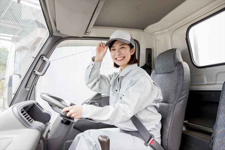 《横須賀市》週払いOK・2ｔ車での飲食店などへのリネン品集配ドライバー！（土日休み・高時給）