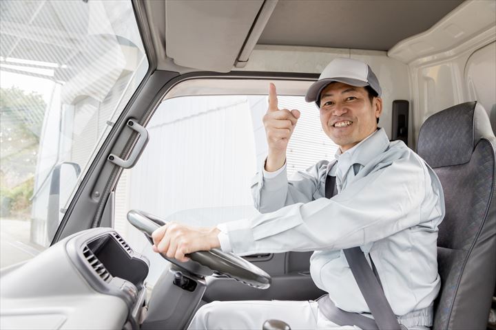 《市川市》週払いOK・4ｔ車での工場や問屋への印刷物の配送ドライバー！（Web面接OK・高時給）