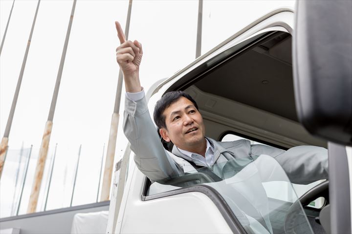 《安城市》週払いOK・1.5ｔ車での新品タイヤ配送ドライバー！（Web面接OK・トラック未経験OK）