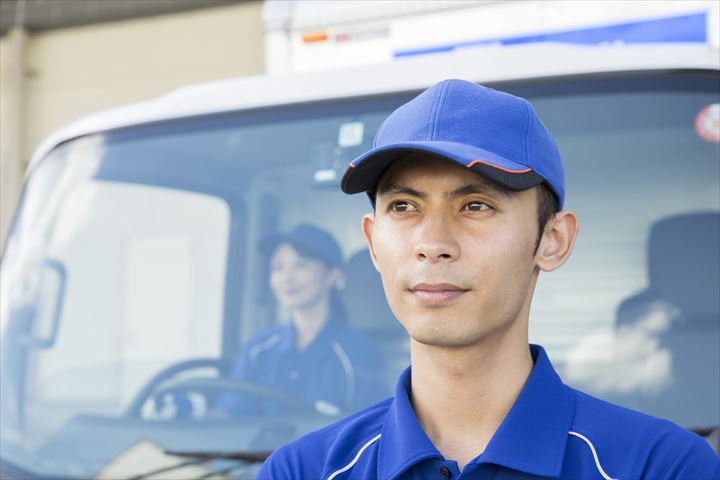 《久世郡久御山町》週払いOK・2ｔ車での冷蔵・冷凍食品の店舗配送ドライバー！（AT限定OK・曜日固定休み）