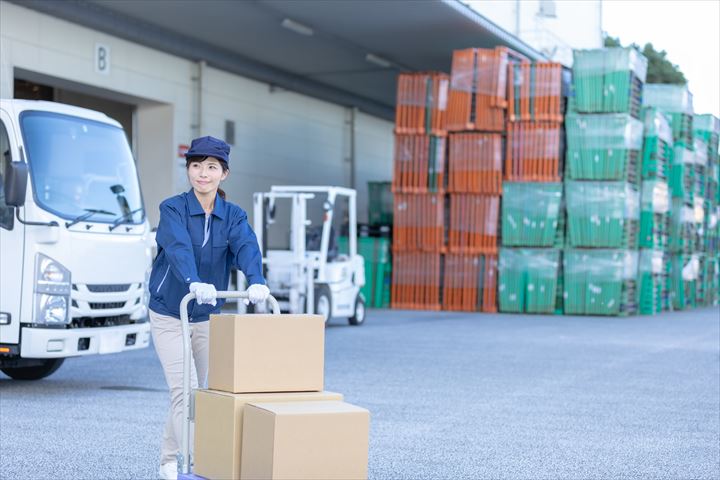 《千葉市稲毛区》週払いOK・3ｔ車でのコンビニへのチルド商品の店舗配送ドライバー！（Web面接OK・ルート配送）