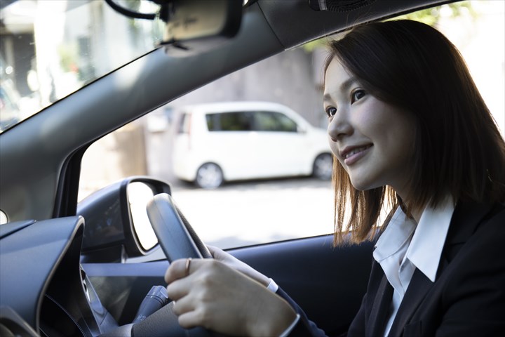 《千代田区》週払いOK・普通車での役員の送迎ドライバー！（Web面接OK・高時給）