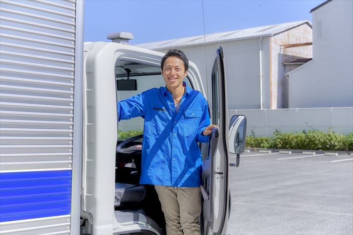 《姫路市》週払いOK・2ｔ車での冷凍、冷蔵食品の店舗配送ドライバー！（Web面接OK・週休2日）