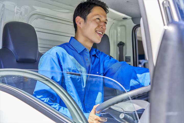 《春日井市》週払いOK・大型車でのチルド品の店舗配送ドライバー！（Web面接OK・高時給）