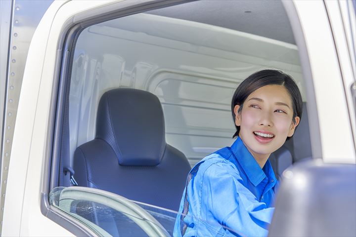 《清須市》週払いOK・大型車での建築資材の横持ち配送ドライバー！（ルート配送・土日祝休み）