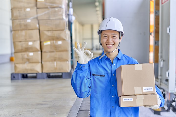 《北九州市小倉北区》週払いOK・4ｔ車での企業向け一般貨物の集配ドライバー！（土日祝休み・日勤）