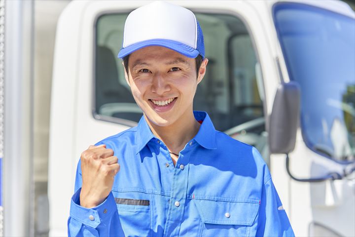 《松戸市》週払いOK・4ｔ車でのスーパーへのドライ食品の配送ドライバー！（Web面接OK・高時給）