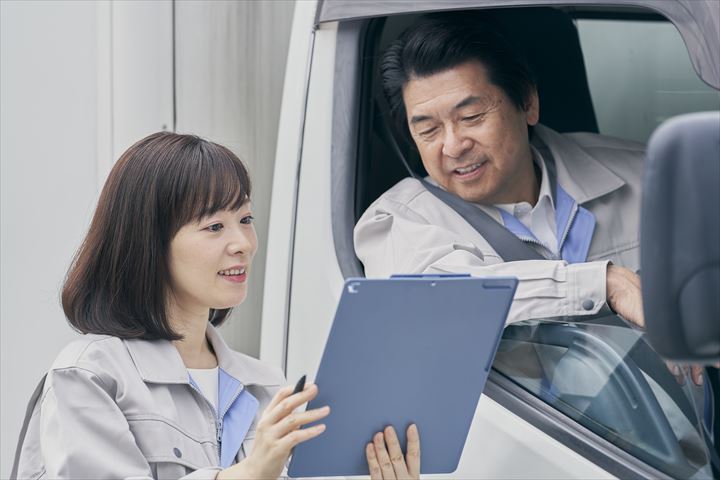 《船橋市》週払いOK・3ｔ車での食品や飲料などの店舗配送ドライバー！（Web面接OK・高収入）