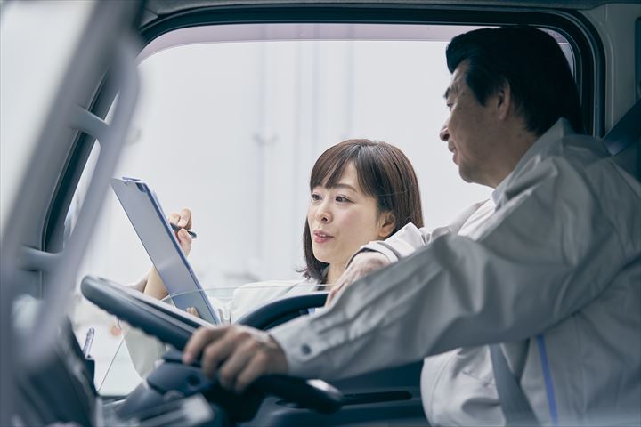 《大阪市西淀川区》週払いOK・3ｔ車での飲食店への食品配送ドライバー！（Web面接OK・高時給）