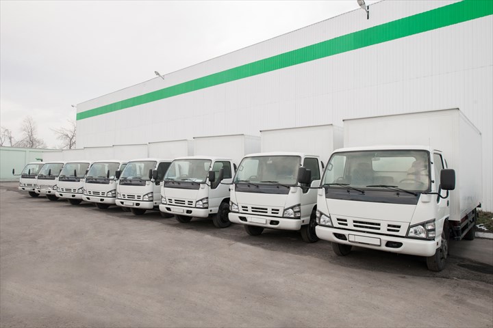 《さいたま市岩槻区》週払いOK・4ｔ車でのチルド食品のセンター間配送ドライバー！（高収入・週休2日）