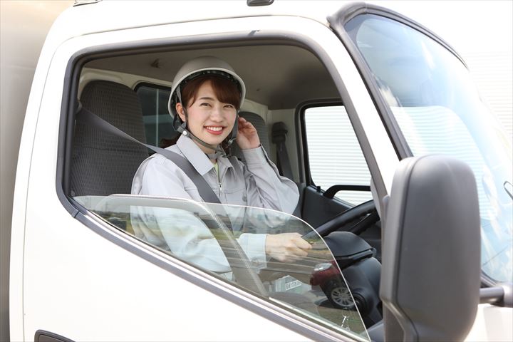 《大田区》週払いOK・4ｔ車でのホームセンターへの商品配送ドライバー！（高収入・負担少なめ）