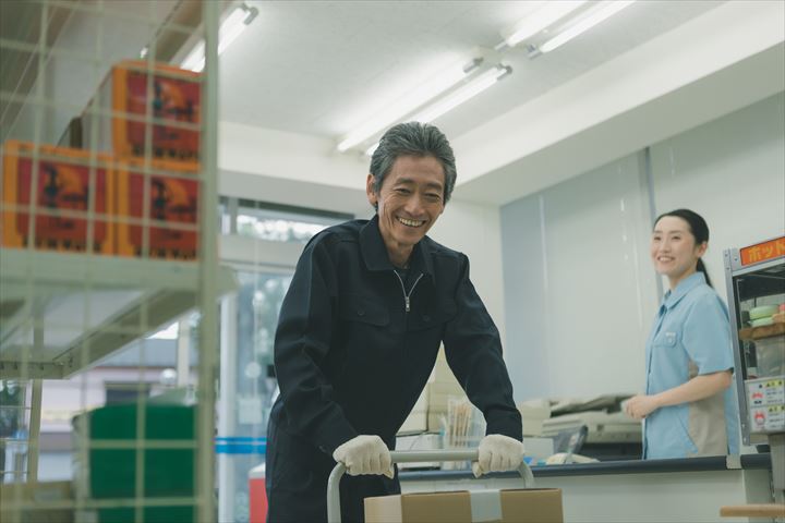 《千葉市稲毛区》週払いOK・2ｔ車での冷凍食品の店舗配送ドライバー！（Web面接OK・週休2日）