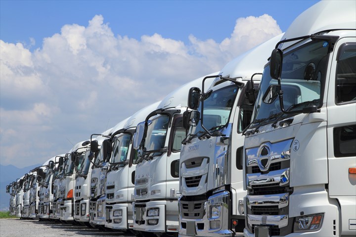 《所沢市》週払いOK・大型車でのパンの原材料のセンターや工場配送ドライバー！（Web面接OK・週休2日）