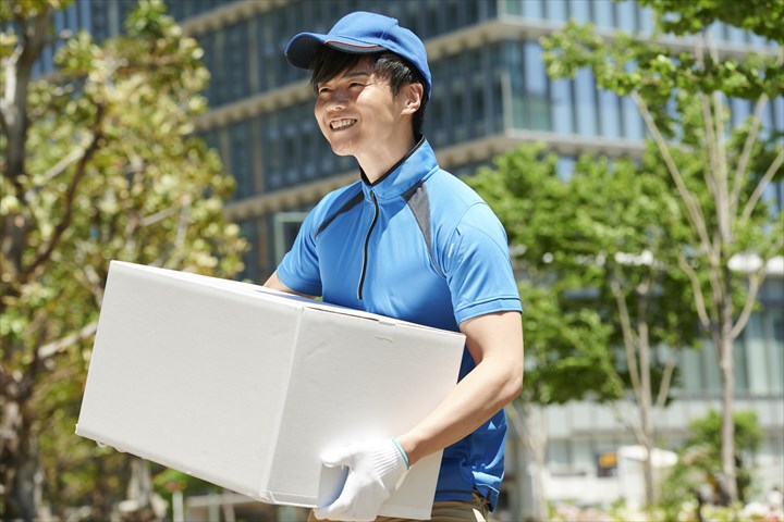 《川越市》週払いOK・4ｔ車でのチルド商品の店舗配送ドライバー！（週休2日・高時給）