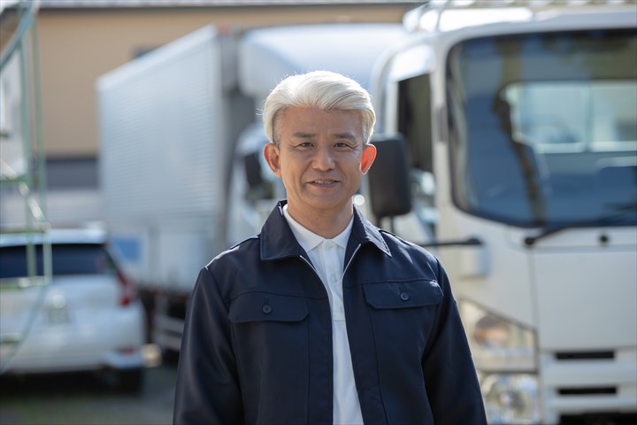 《上尾市》週払いOK・2ｔ車での電材部品の企業配送ドライバー！（Web面接OK・土日祝休み）