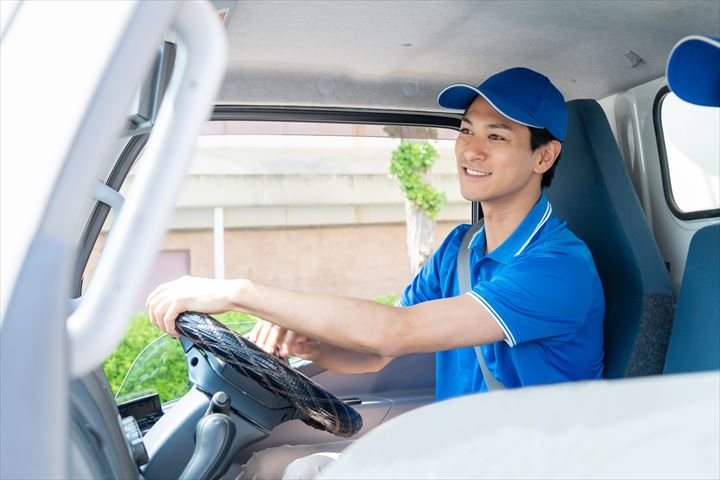 《品川区》週払いOK・2ｔ車での食肉のセンターや工場配送ドライバー！（Web面接OK・高時給）