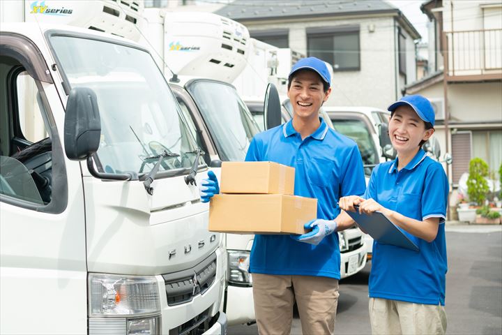 《八幡市》週払いOK・4ｔ車でのドライ商品の店舗配送ドライバー！（ルート配送・高収入）