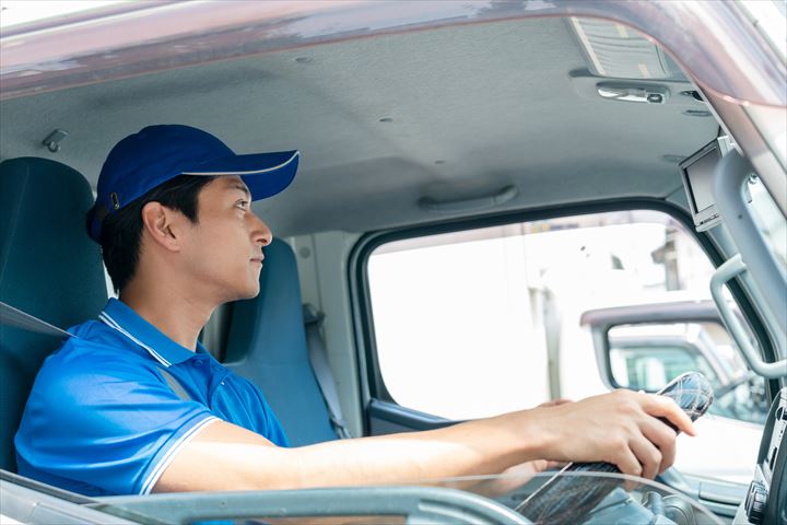 《高崎市》週払いOK・4ｔ車での企業や工場などへの一般雑貨の集配ドライバー！（Web面接OK・高時給）