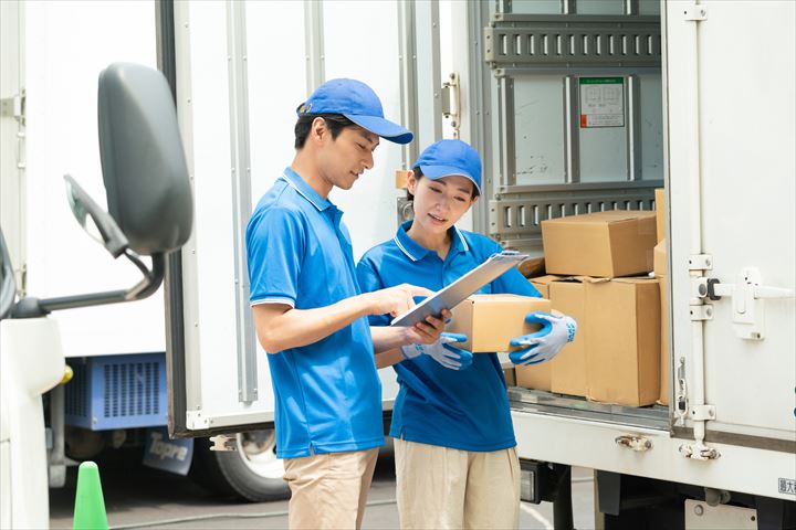 《大津市》週払いOK・2ｔ～3ｔ車でのコンビニへのチルド品配送ドライバー！（高時給・AT限定免許OK）