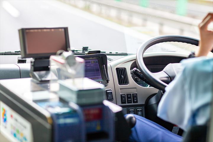 《市原市》週払いOK・中型バスでの従業員の送迎ドライバー！（Web面接OK・シニアOK）