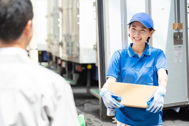 《浜松市中央区》週払いOK・3ｔ車での自動販売機への飲料配送ドライバー！（週休2日・AT限定）